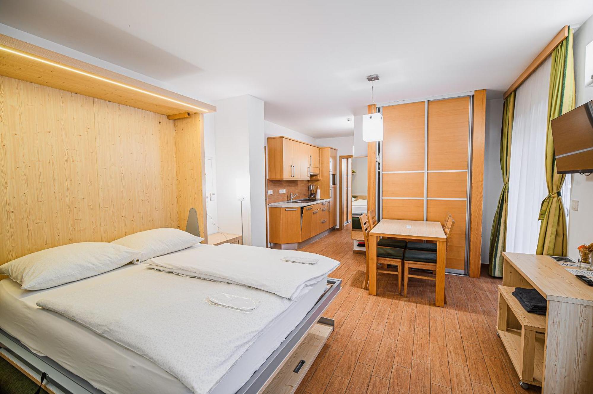 Apartments Maleric With Indoor Pool And Wellness Dragatuš Екстериор снимка