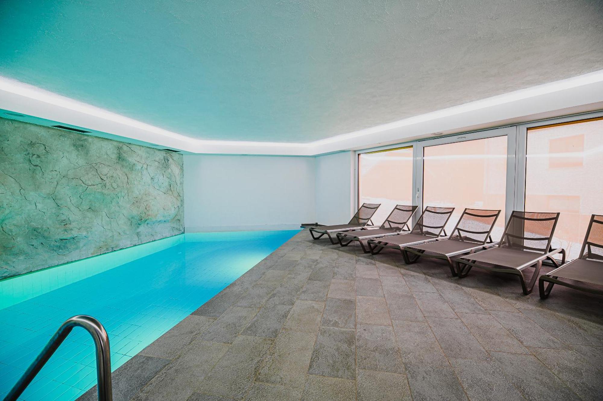 Apartments Maleric With Indoor Pool And Wellness Dragatuš Екстериор снимка