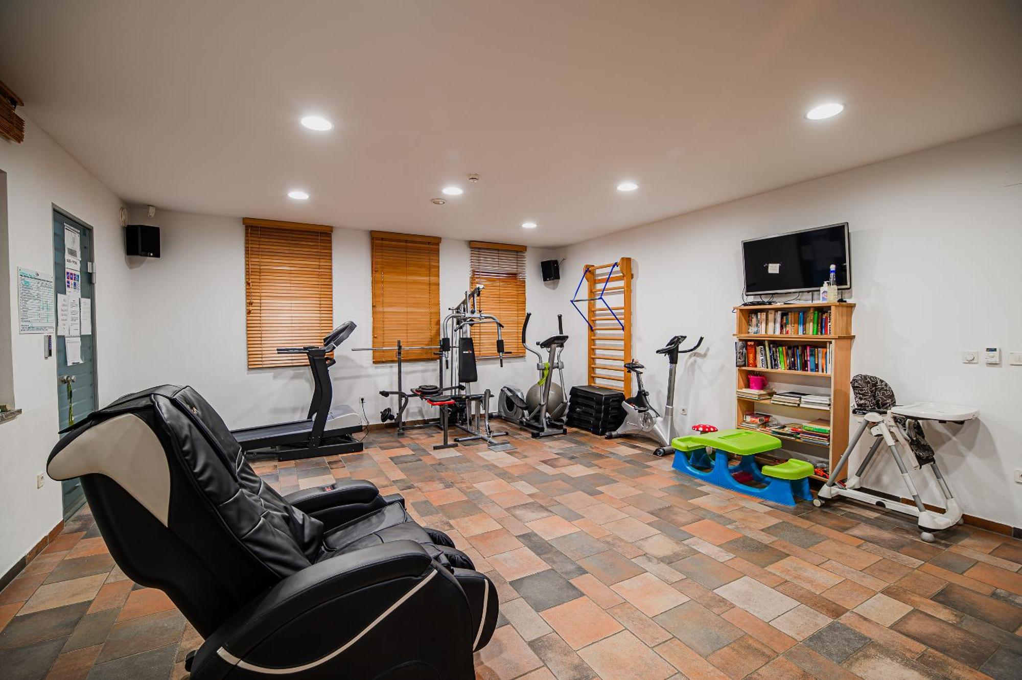 Apartments Maleric With Indoor Pool And Wellness Dragatuš Екстериор снимка