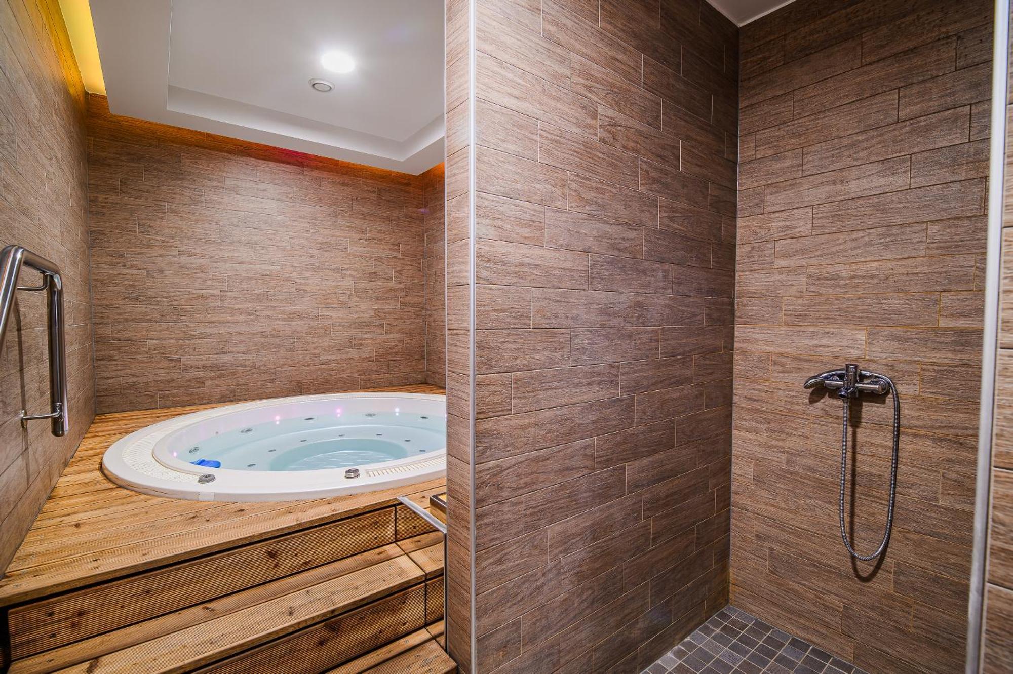 Apartments Maleric With Indoor Pool And Wellness Dragatuš Екстериор снимка